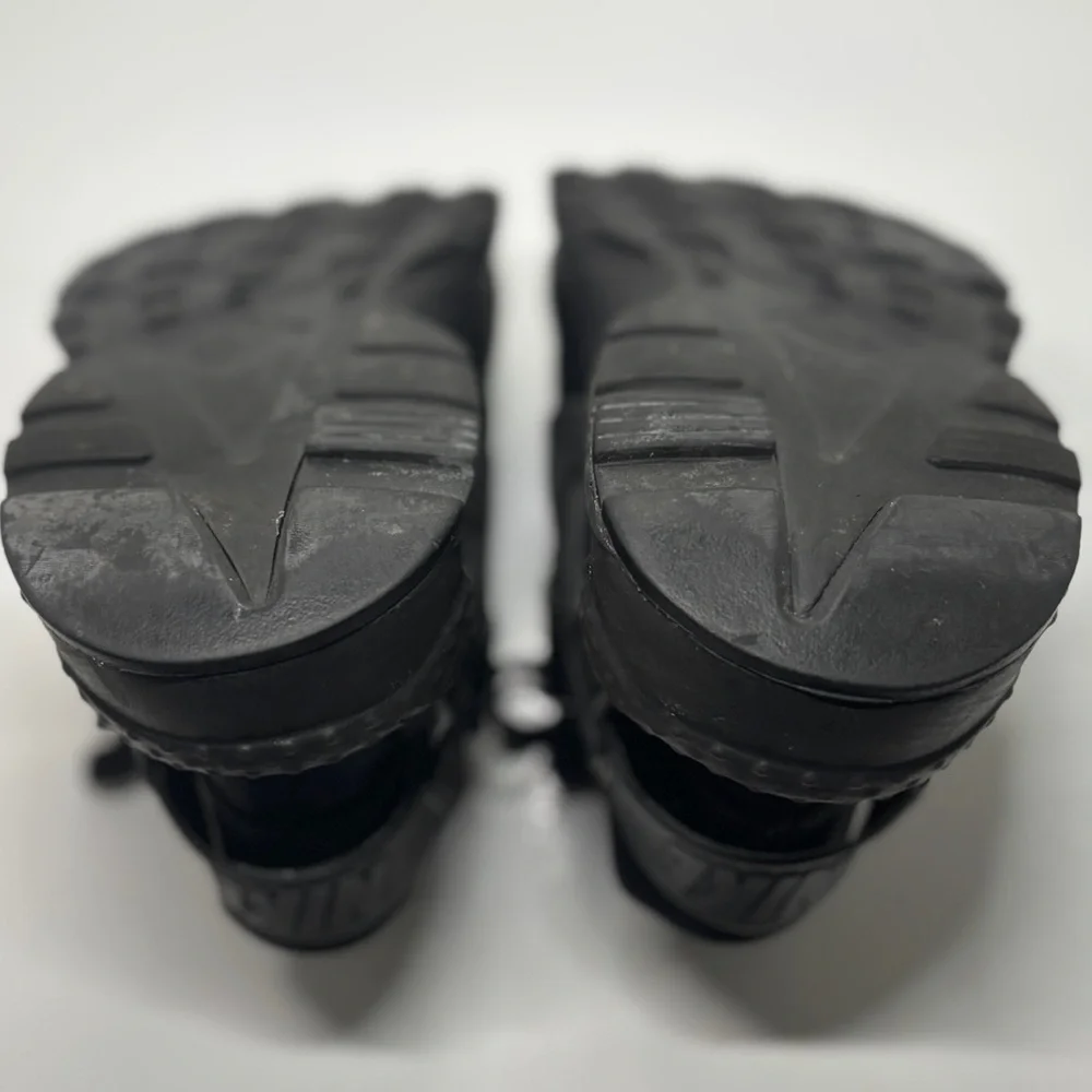 Nike Air Huarache Youth 7Y Triple Black Sneakers
